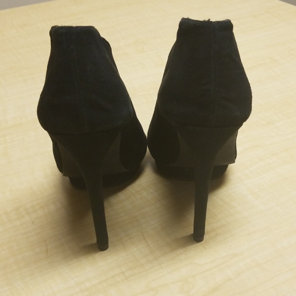 Shoes - Picture 3 of 6